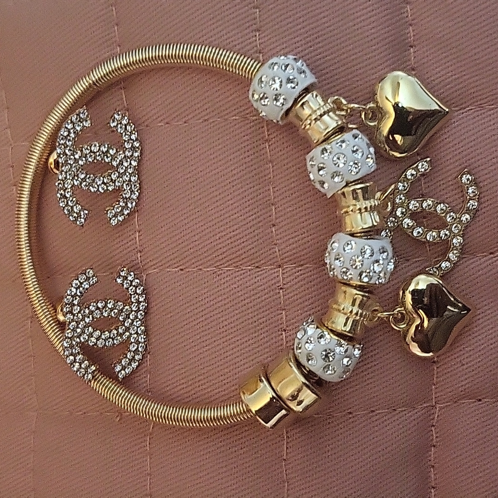 Fashion earrings and bracelets